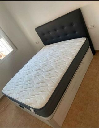 canapés de madera y colchones