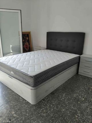 canapés de madera y colchones