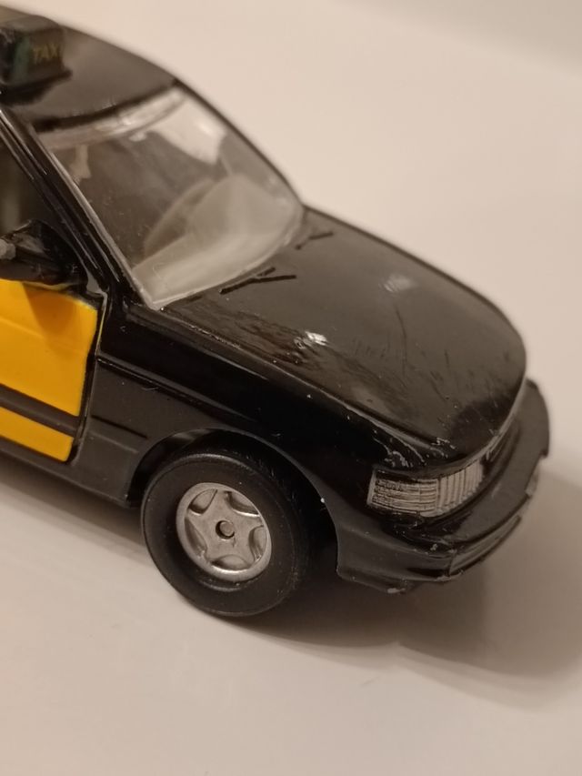 Miniature Sseca Toy Kia Sephia Taxi - Échelle 1/33 - Jaune - Occasion (sans Boîte)