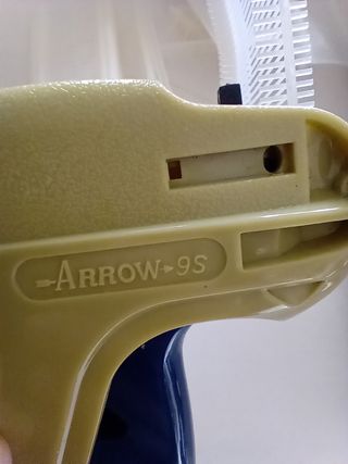 Etichettatrice con ago, pistola etichettatrice