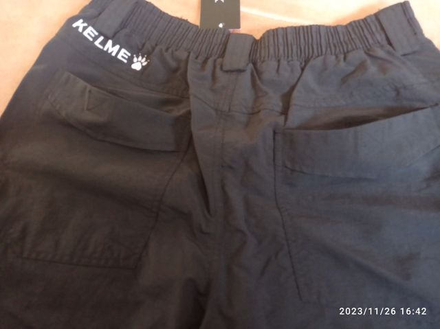 Pantalón kelme con etiquetas 