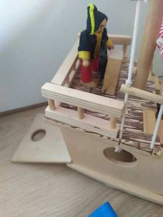 Barco pirata de madera