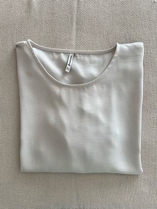 Blusa con manga volantes Stradivarius