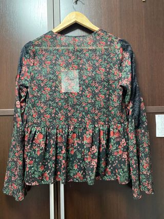 Blusa Stradivarius talla S con etiqueta