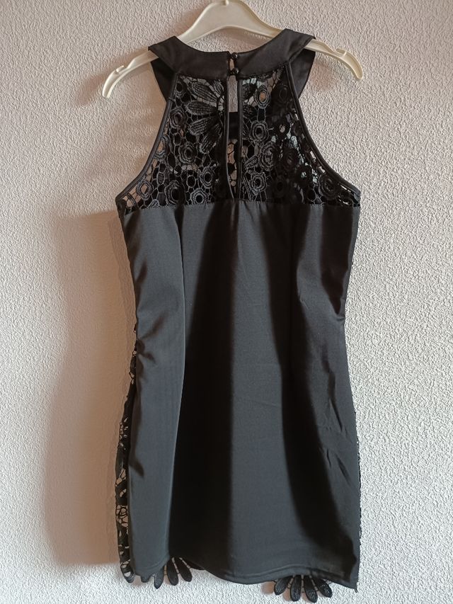 Vestido negro fiesta con guipur