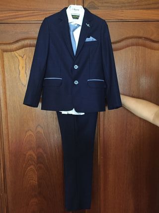 Vestido y traje de Primera Comunión