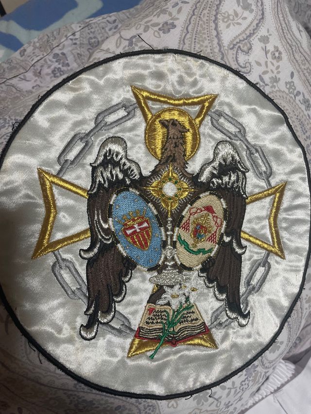 escudo de la Hermandad de Santa Genobeva