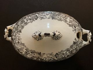 Vajilla cartuja Sevilla en negro y borde oro