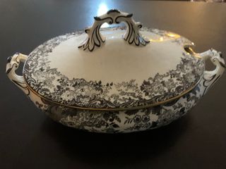 Vajilla cartuja Sevilla en negro y borde oro