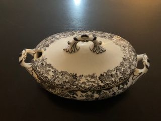 Vajilla cartuja Sevilla en negro y borde oro