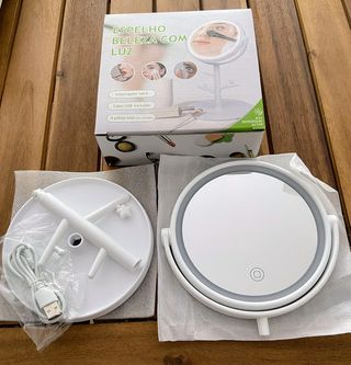 Espelho com luz para makeup e pousa jóias