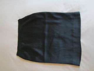 Falda negra de raso