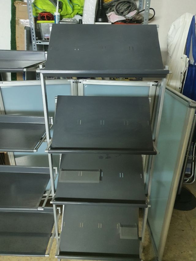 Expositor metálico de diseño.