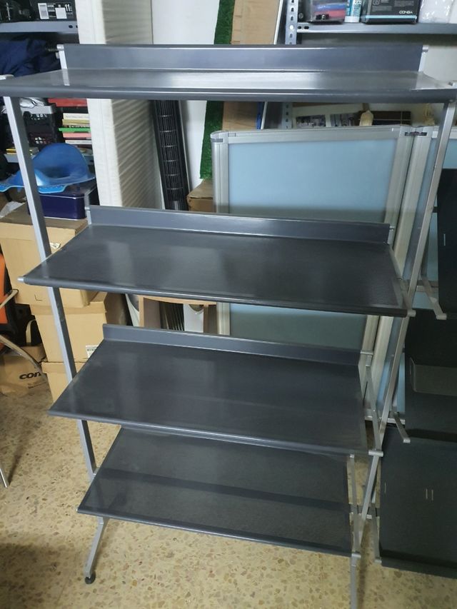 Expositor metálico de diseño.