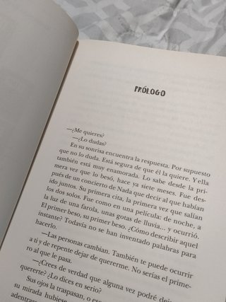 Libro "ALGO TAN SENCILLO COMO TWITTEAR TE QUIERO"