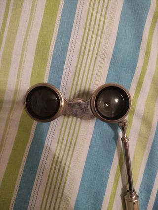 DIFÍCILES Y ANTIGUOS BINOCULARES DE TEATRO NACAR.