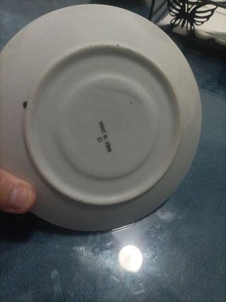 Plato antiguo mediano de cerámica