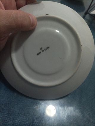 Plato antiguo mediano de cerámica