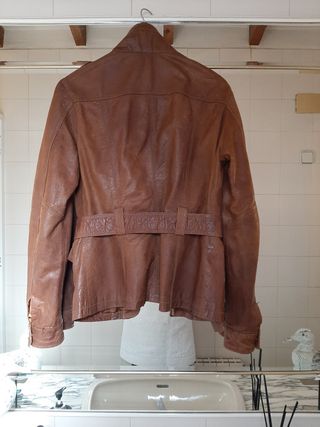 Cazadora de piel marrón de Stradivarius