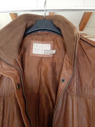 Cazadora de piel marrón de Stradivarius