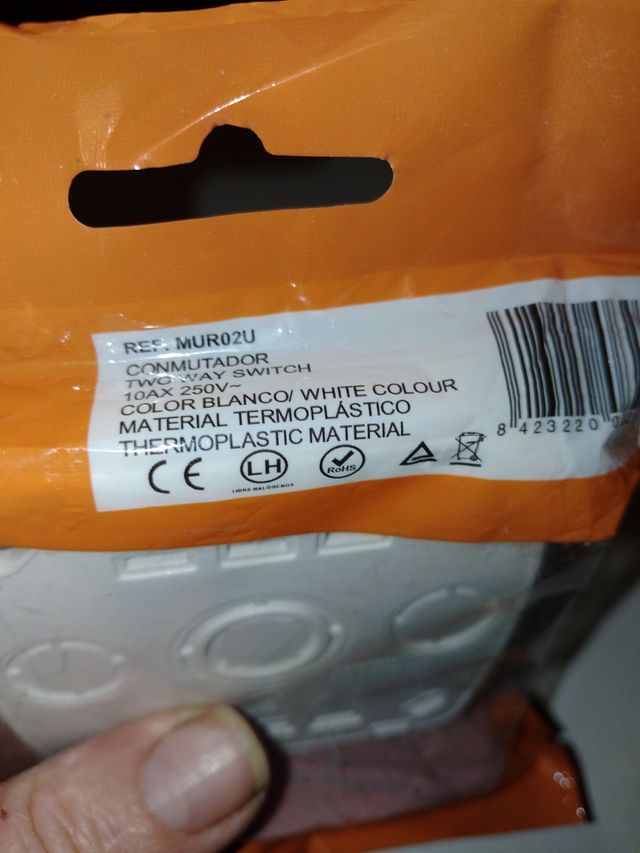 2 conmutadores superficie solera