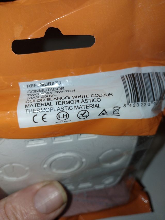 2 conmutadores superficie solera