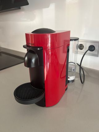 Cafetera Nespresso Vertuo Plus Cherry Red D