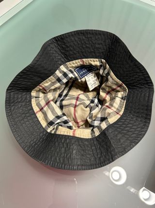 Gorro negro Burberry reversible