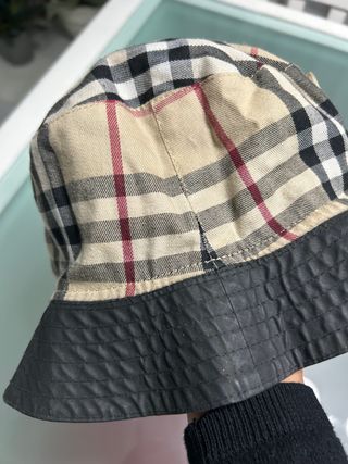Gorro negro Burberry reversible