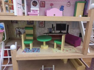 Casa de muñecas de madera