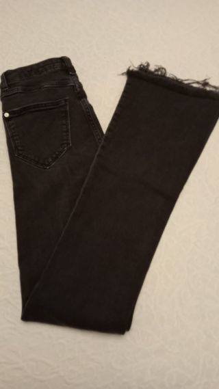 Pantalón vaquero Mango talla 32.