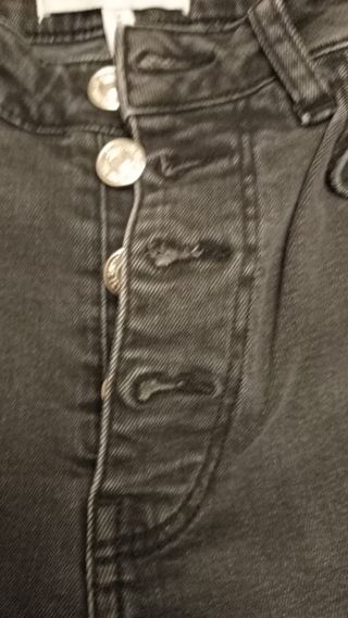Pantalón vaquero Mango talla 32.