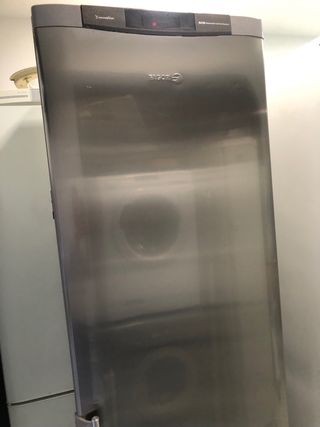 vendo preciosa nevera inox de 2 metros de alto 