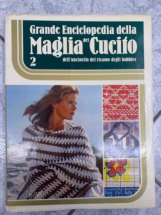 8 volumi di maglia, cucito, uncinetto e ricamo