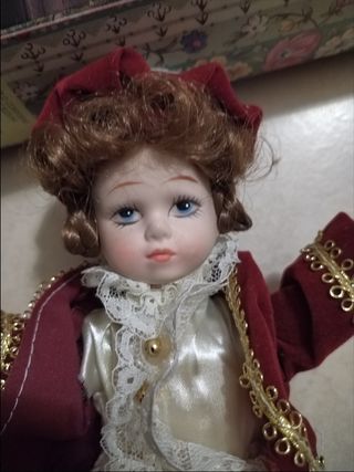 Bambola in porcellana