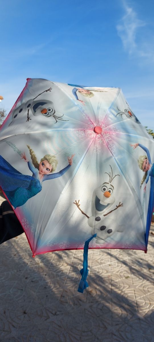 Cascos de bicicleta y paraguas