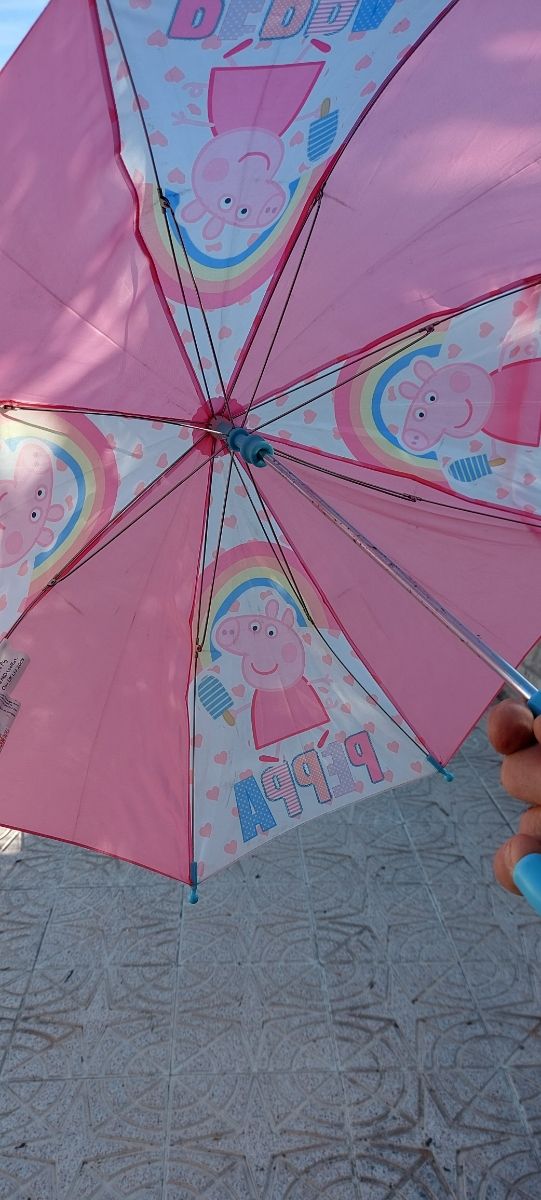 Cascos de bicicleta y paraguas