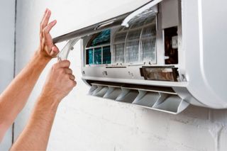 Reparación e Instalación de AIRES ACONDICIONADOS