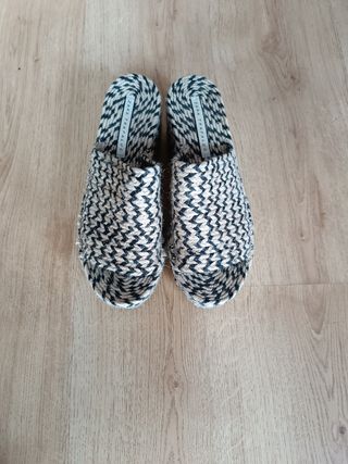 zapatos cuñas zara
