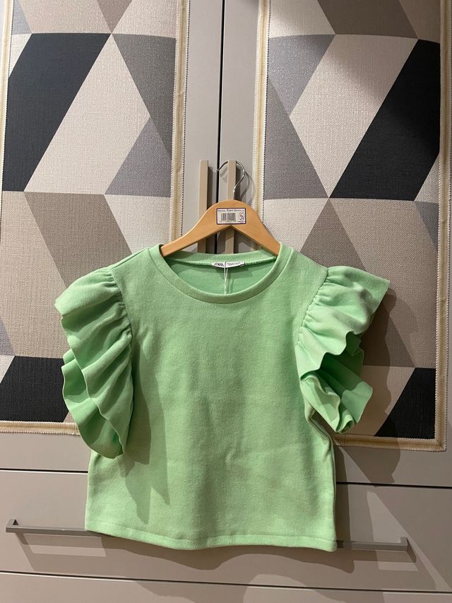 Camiseta verde manzana Zara 
