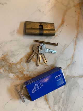 cerradura y juego de 4 llaves