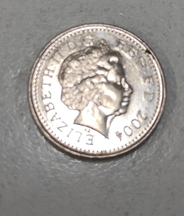 Moneda Five Pence 2004