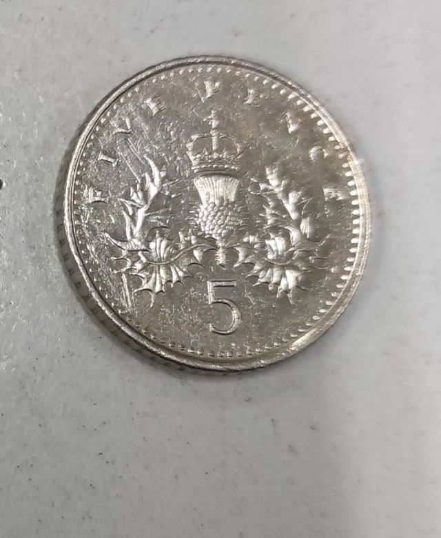 Moneda Five Pence 2004