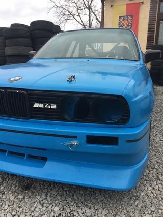Logo parrilla personalizado BMW M42 E30
