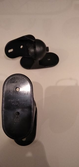 2 Soportes para altavoces marca Meliconi