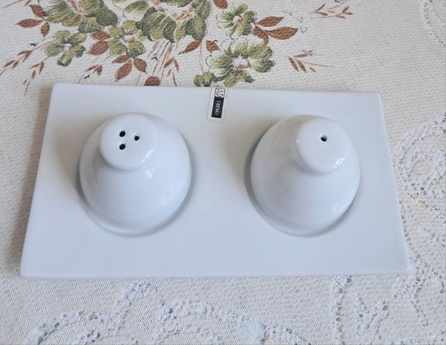 Saliera e pepiera salieres et poivriéres set sale 