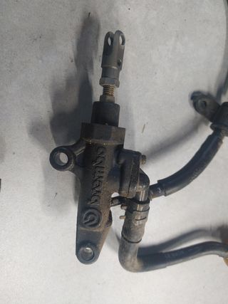 -Yamaha R1. Freno trasero 2002/03