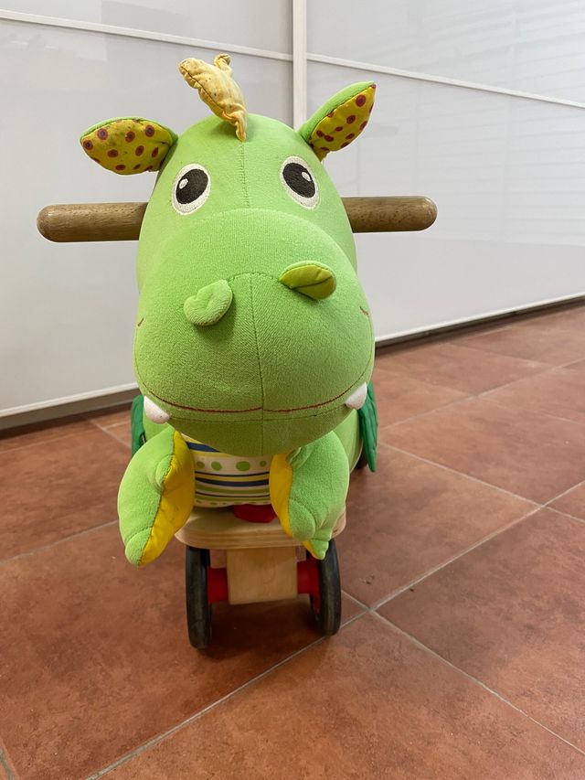 Correpasillos dragón peluche