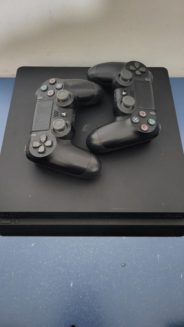 PS4 SLIM QUASI NUOVA