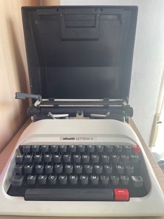 Olivetti LETTERA 12 Vintage